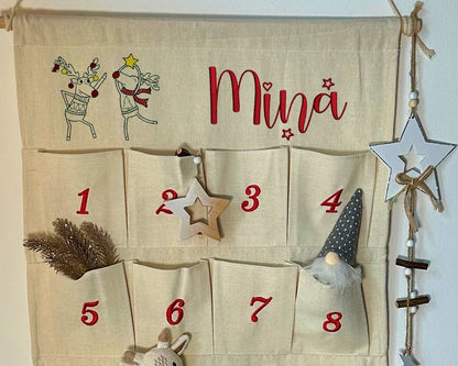🦌 Personalisierter Adventskalender bestickt mit tanzenden Rentieren + WunschName