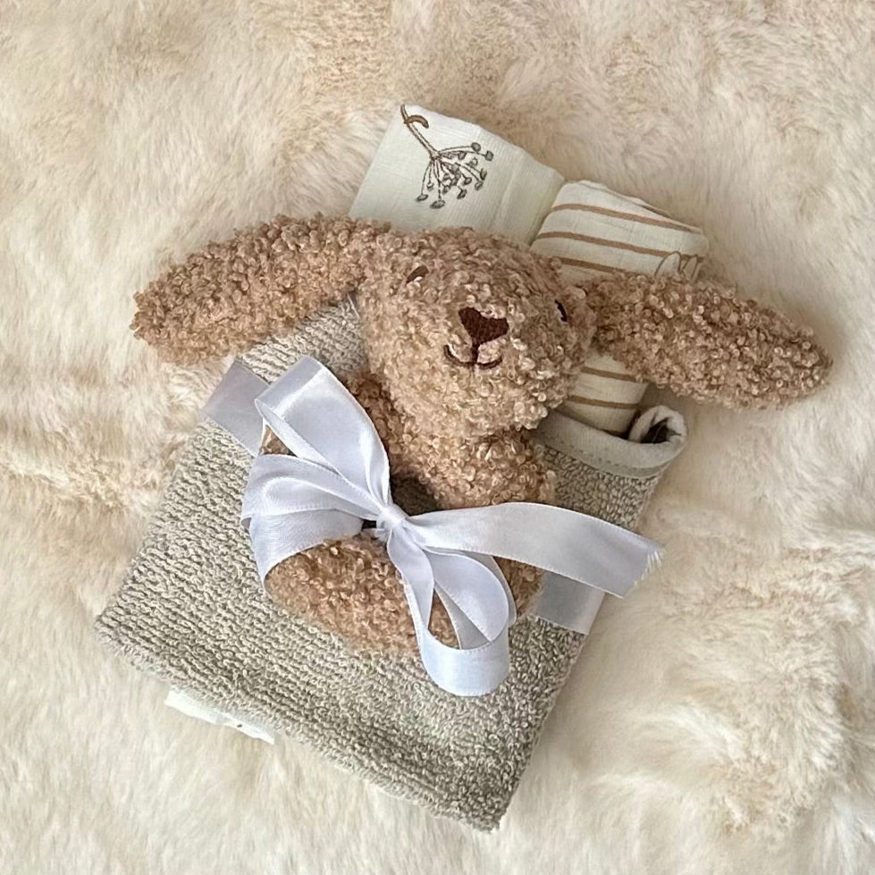 Baby Geschenk-Set mit Hasenrassel 🐰 personalisierbar