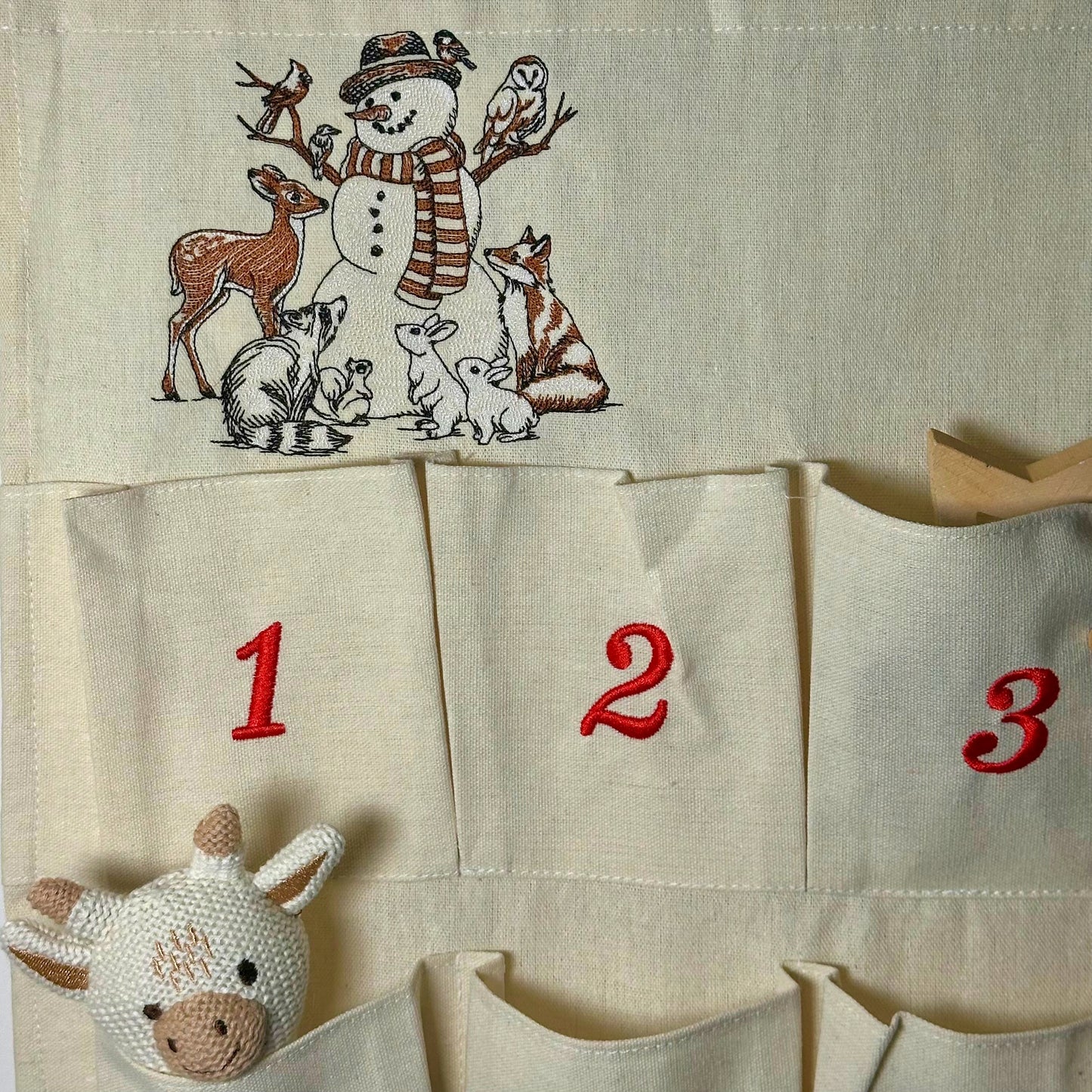 Personalisierter Adventskalender Kinder bestickt mit Motiv Schneemann, Waldtieren und WunschNamen