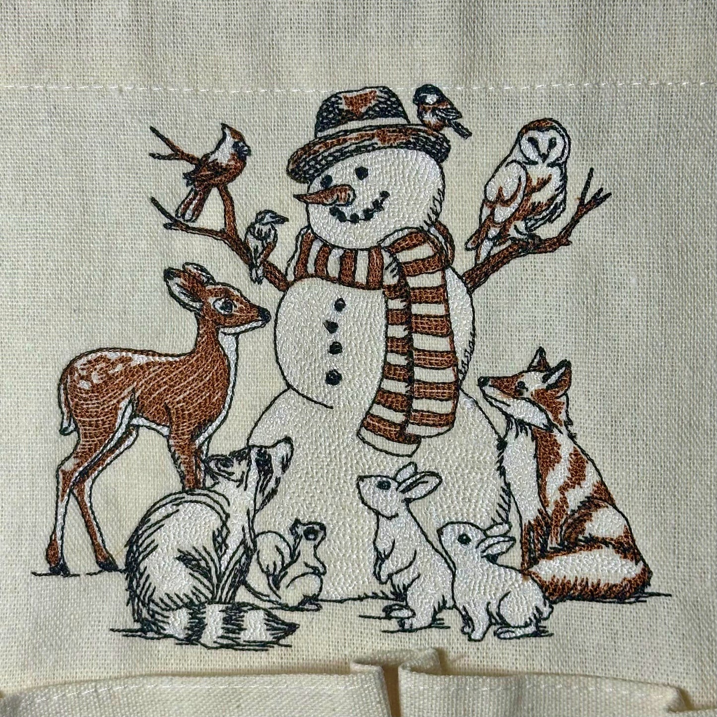 Personalisierter Adventskalender Kinder bestickt mit Motiv Schneemann, Waldtieren und WunschNamen