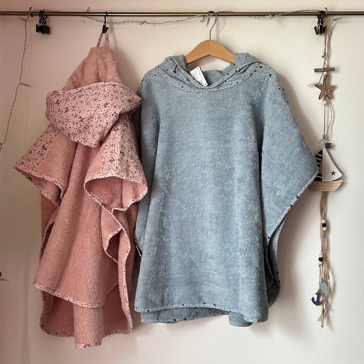 Badeponcho mit bedruckter Kapuze personalisierbar mit Stickmotiv + Wunschname