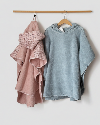 Badeponcho mit bedruckter Kapuze personalisierbar mit Stickmotiv + Wunschname