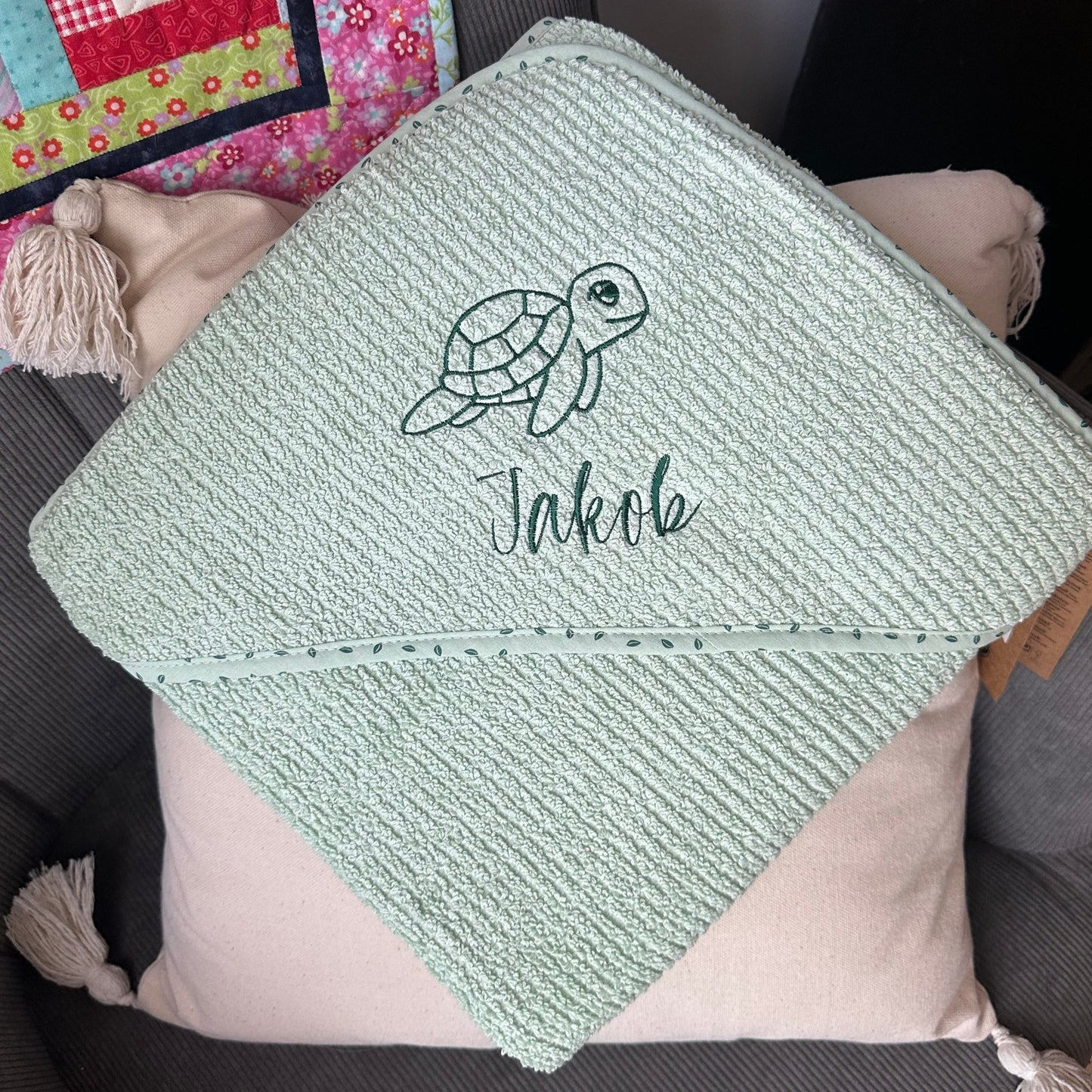 Bio Kapuzenhandtuch personalisiert mit Name und Tiermotiv