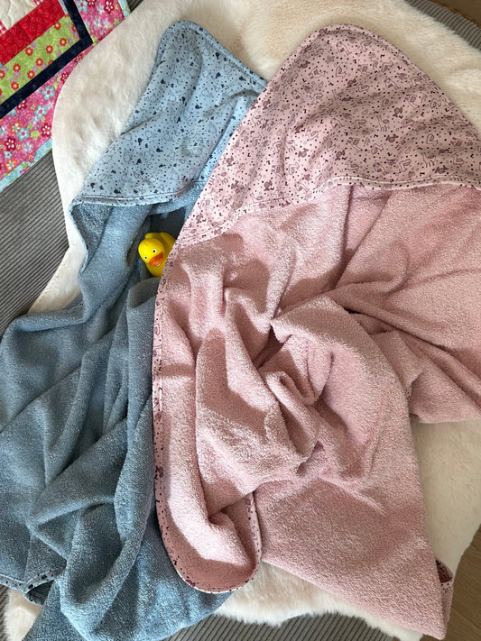 Kapuzenbadetuch 80x80 cm mit bedruckter Jersey-Kapuze