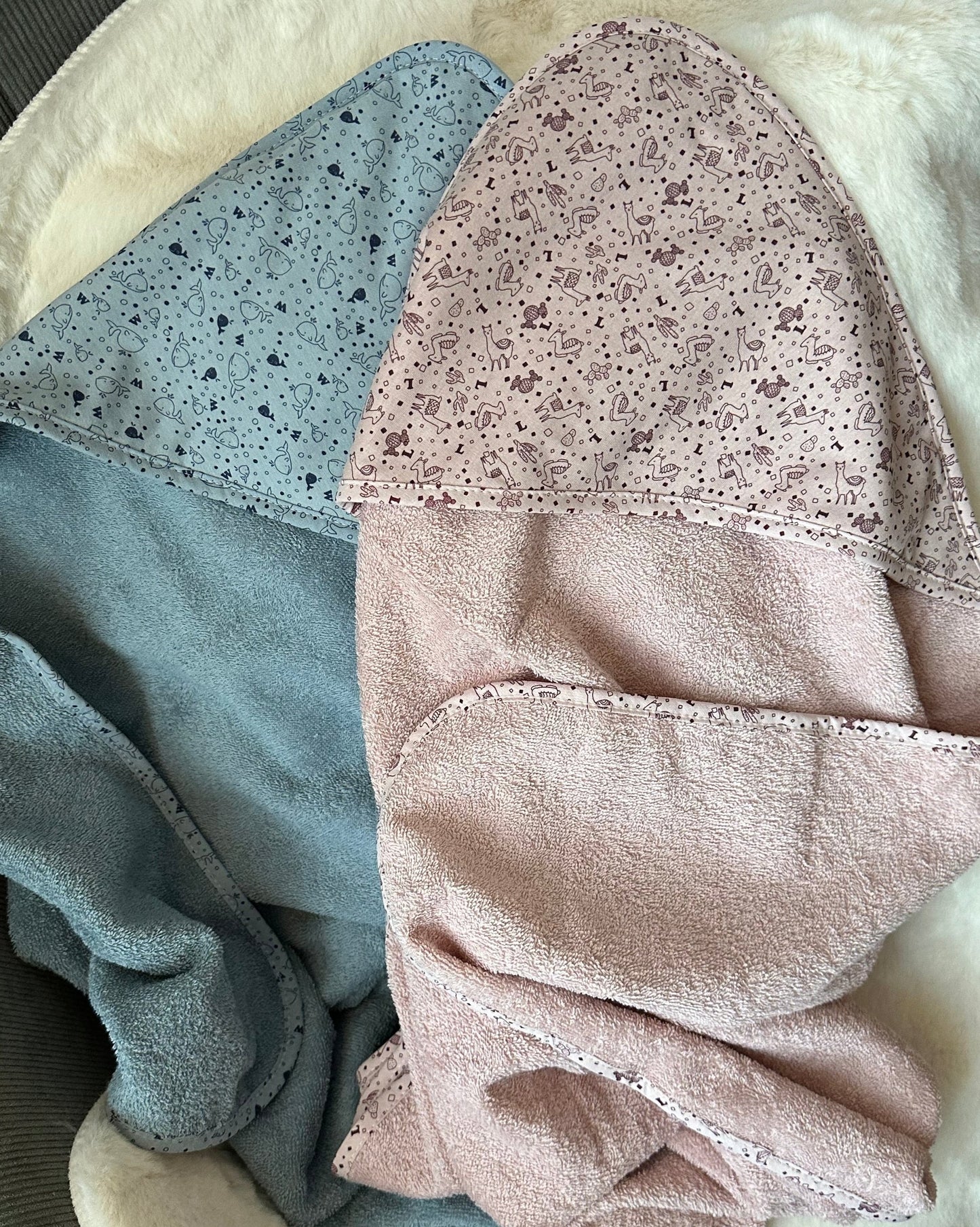 Kapuzenbadetuch 80x80 cm mit bedruckter Jersey-Kapuze
