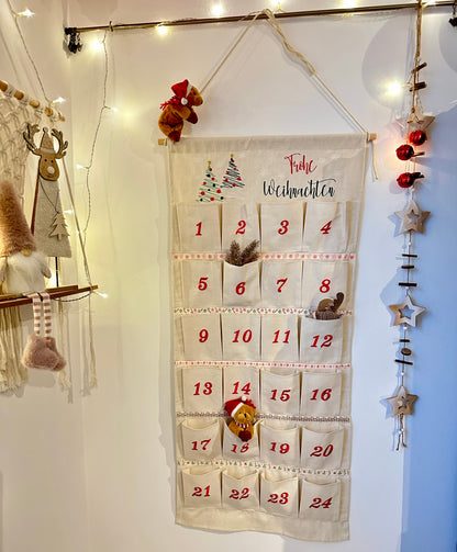 Adventskalender aus Baumwoll-Canvas mit Tannenbäumen & Namen/Weihnachtsbotschaft bestickt