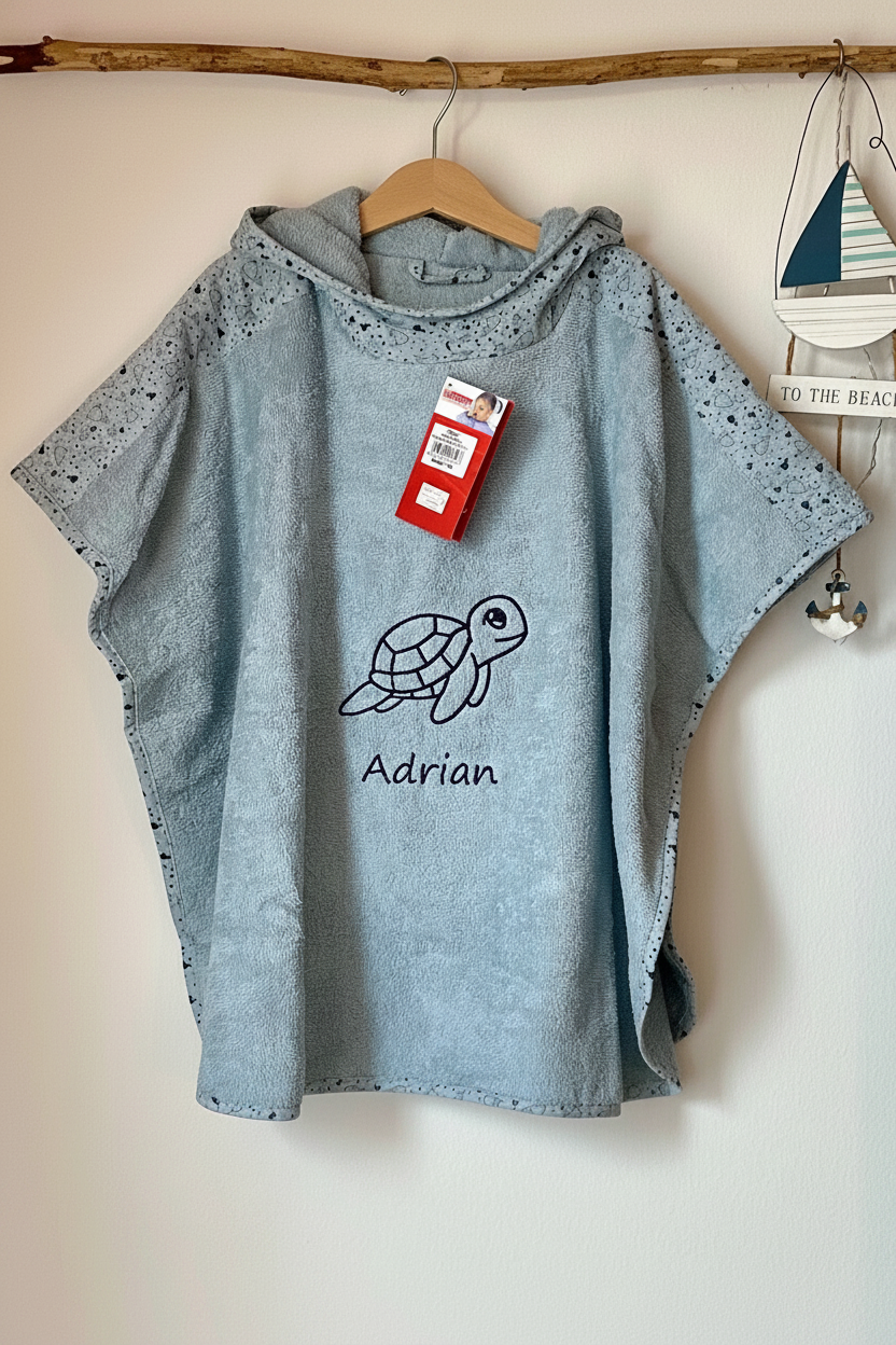 Badeponcho mit bedruckter Kapuze personalisierbar mit Stickmotiv + Wunschname