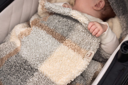 Einschlagdecke für Babyschale Hase Karo