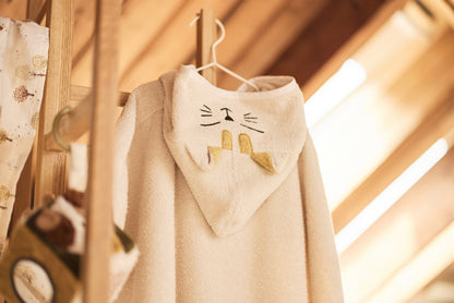 Kapuzen-Badeponcho mit Katzen-/Hunde-Gesicht personalisiert