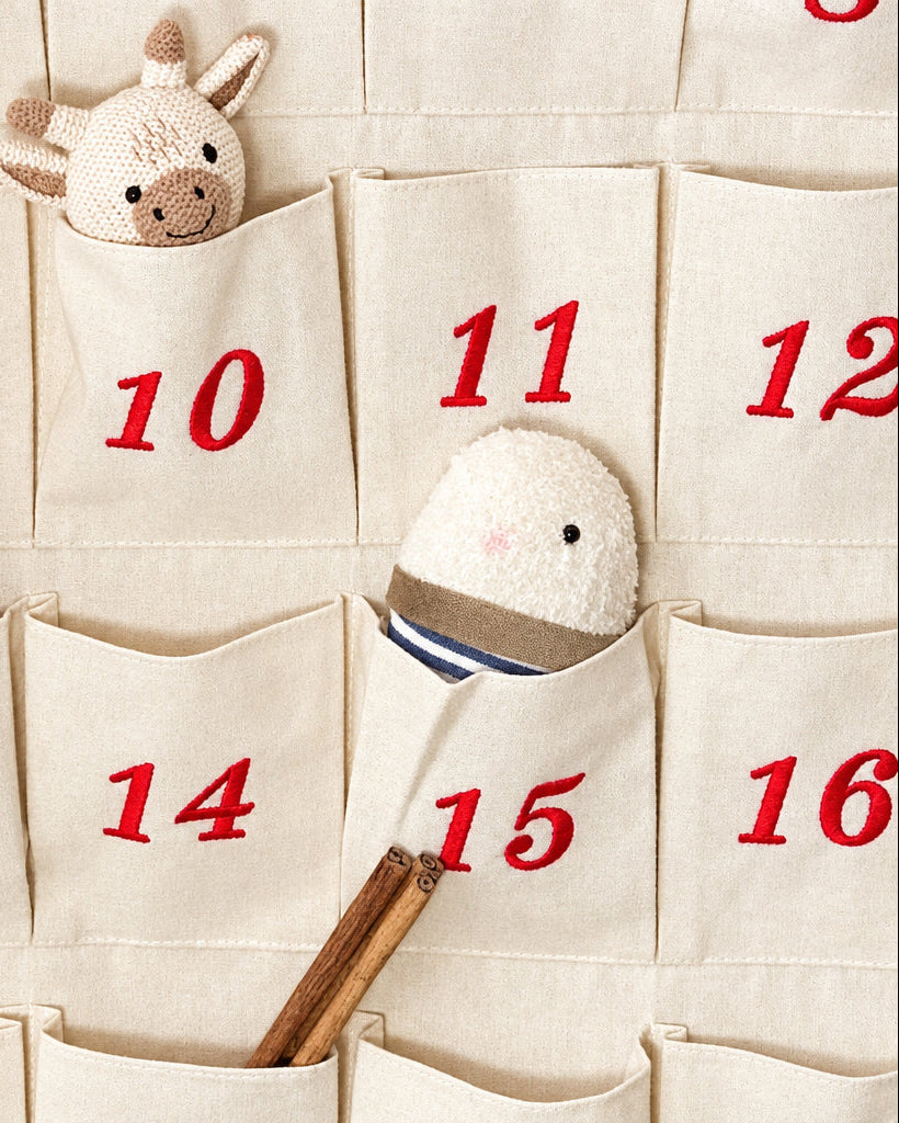 Adventskalender aus Stoff mit tanzenden Rentieren