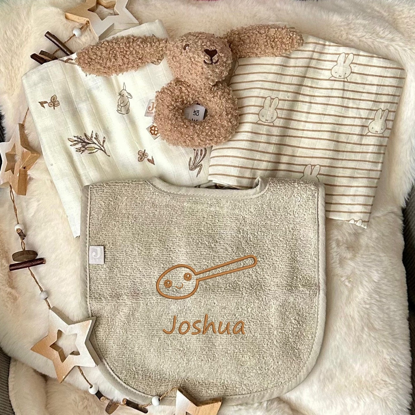 Baby Geschenk-Set mit Hasenrassel 🐰 personalisierbar