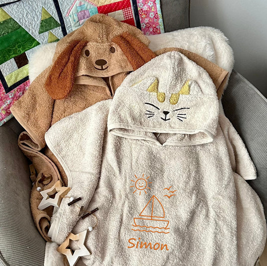 Kapuzen-Badeponcho mit Katzen-/Hunde-Gesicht personalisiert
