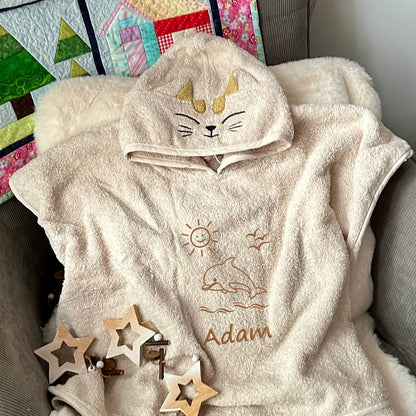 Kapuzen-Badeponcho mit Katzen-/Hunde-Gesicht personalisiert